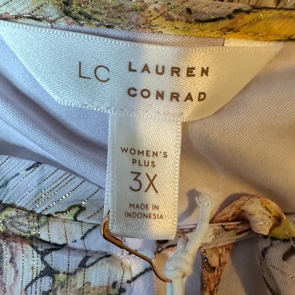 Flowy and Flowery Lauren Conrad Blouse NWT, 3X - Picture 4 of 5